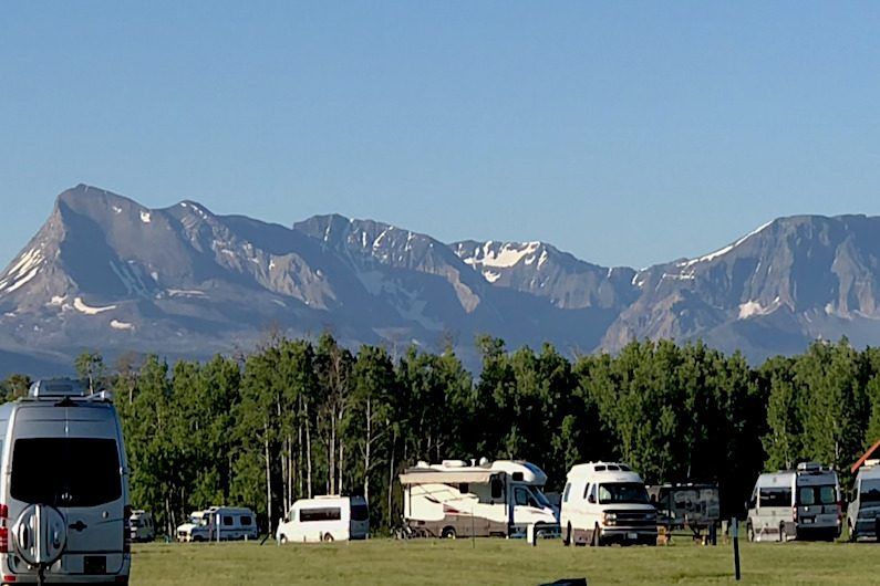 How one can Take care of Unhealthy Tenting Neighbors